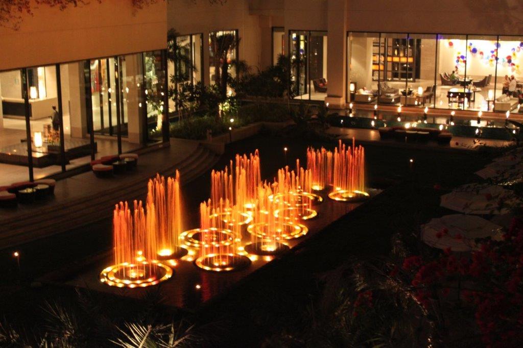 Musical Fountain, Claridges (0168)